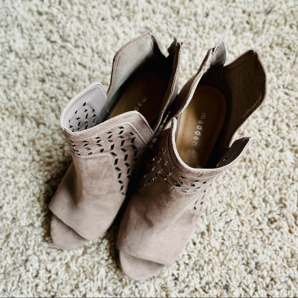 Madden Girl Block Chunky Heels Size 8 Slip On Cut Out Faux Suede - Picture 3 of 4